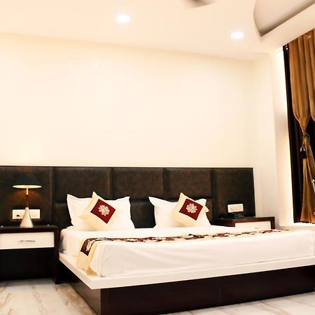 Hotel Neelam Moga ลูดิฮานา ภายนอก รูปภาพ
