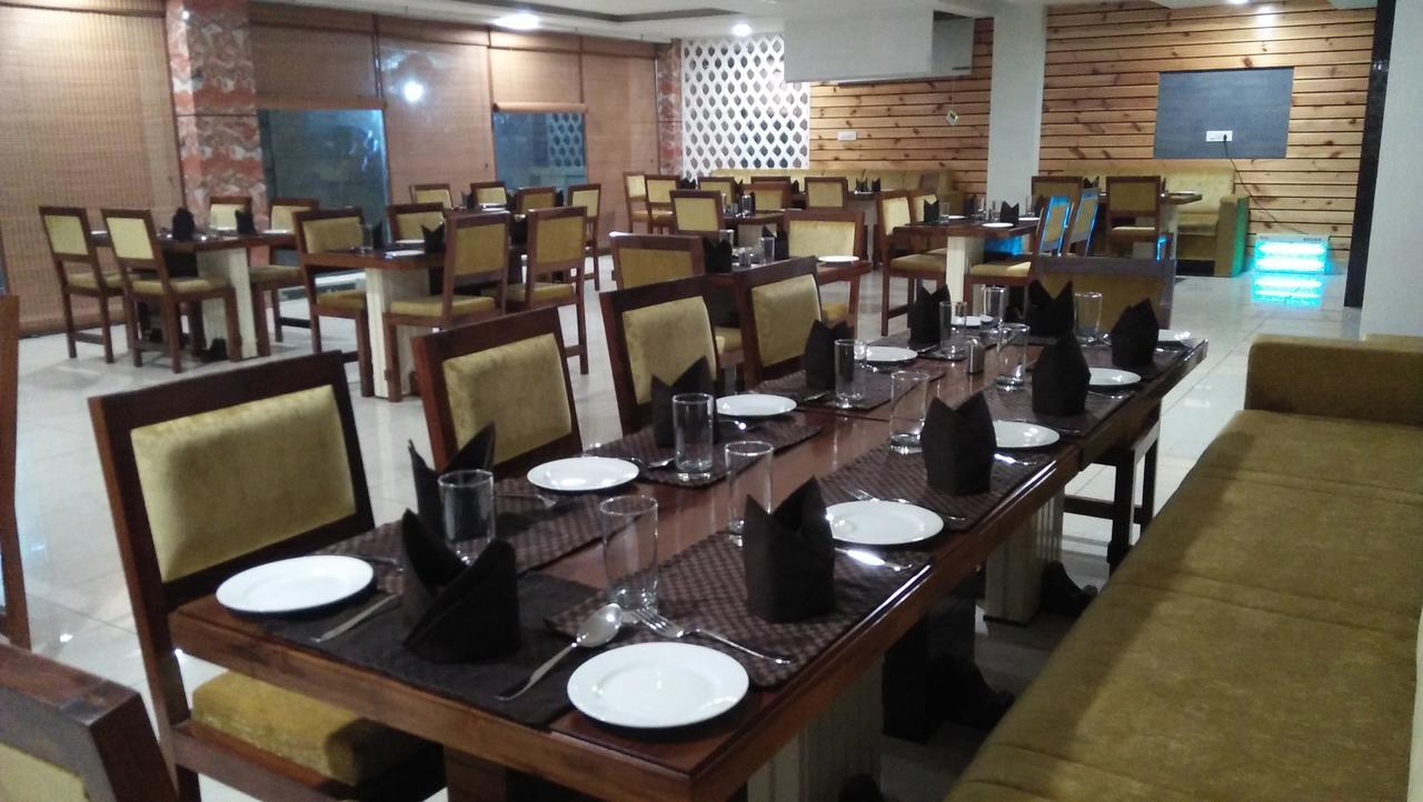 Hotel Neelam Moga ลูดิฮานา ภายนอก รูปภาพ
