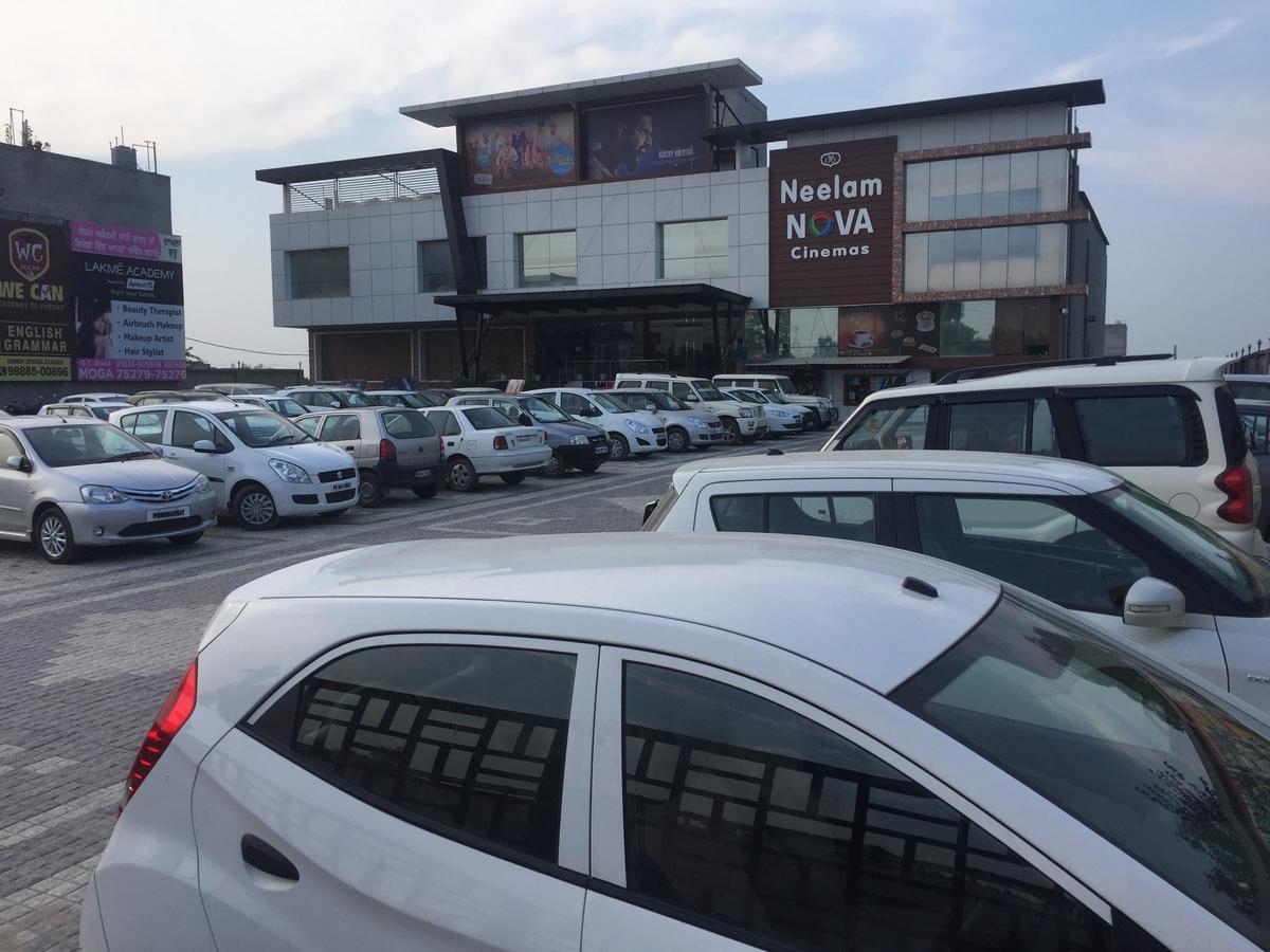 Hotel Neelam Moga ลูดิฮานา ภายนอก รูปภาพ