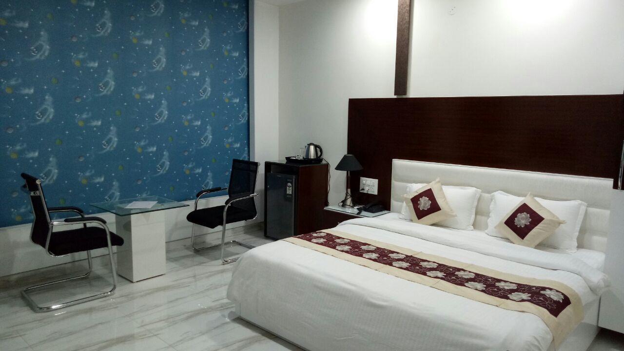 Hotel Neelam Moga ลูดิฮานา ภายนอก รูปภาพ