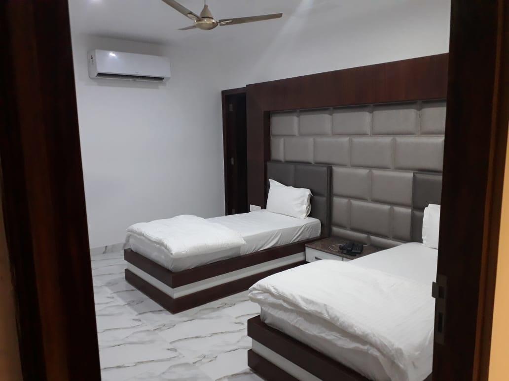 Hotel Neelam Moga ลูดิฮานา ภายนอก รูปภาพ